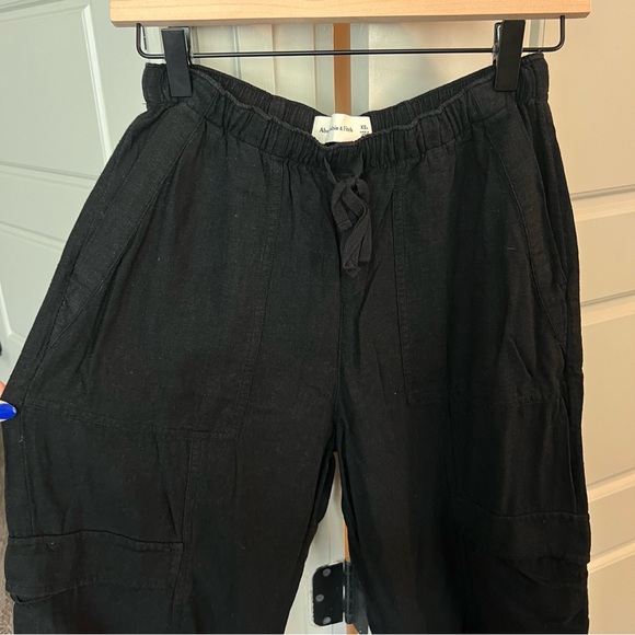 Abercrombie & Fitch Linen-Blend Pull-On Cargo Pant - Picture 7 of 11